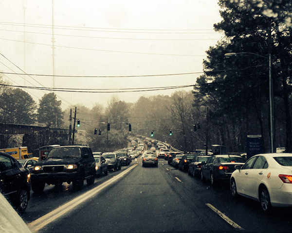 Photo of traffic on Clifton Road during a snow storm
