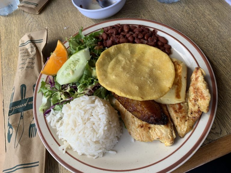 El desayuno típico y un casado!