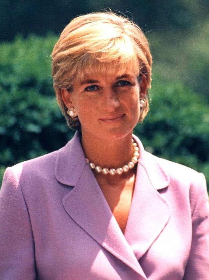 This image has an empty alt attribute; its file name is Diana_Princess_of_Wales_1997_2.jpg